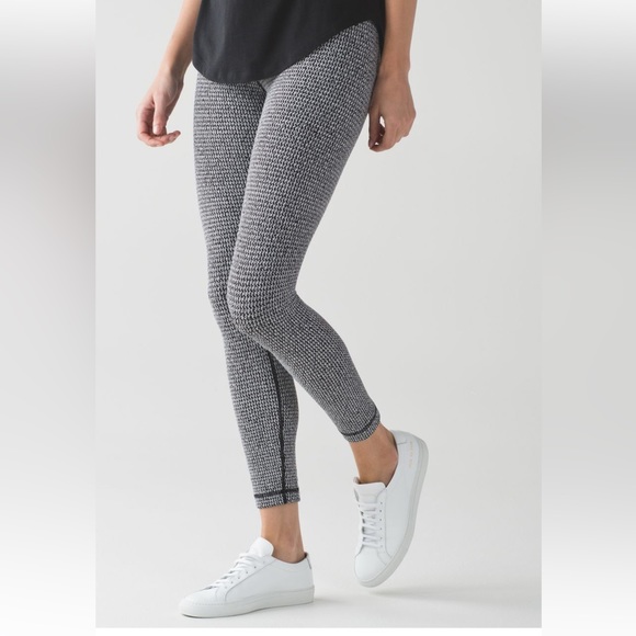 Lululemon 🍋 High Times 7/8 Length Pant In Teeny Tooth White Black Size 6 - Picture 1 of 9